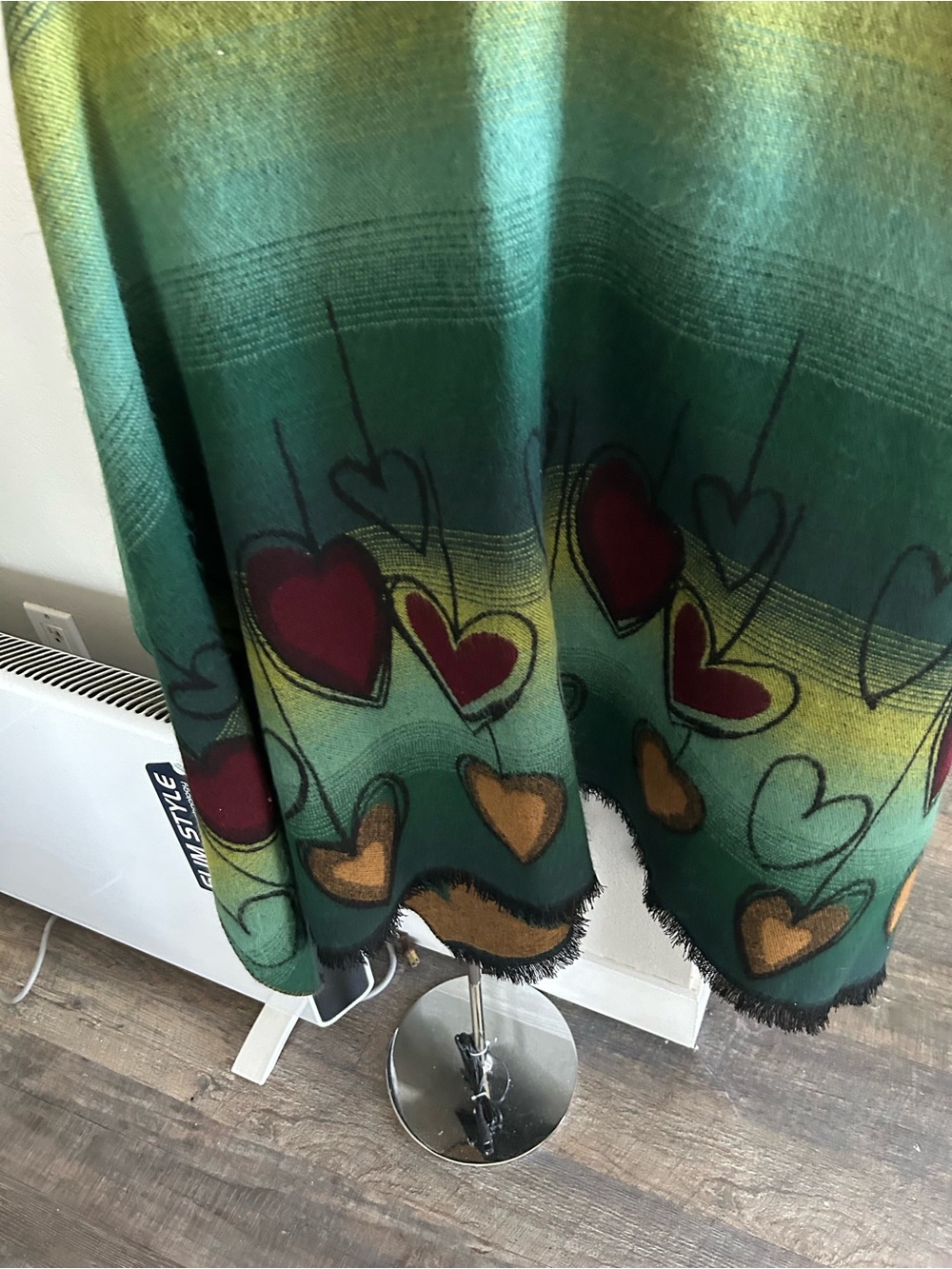 Green Heart-Pattern Open-Front Cape - Picture 5 of 8